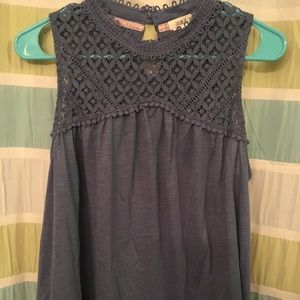 Light sleeveless top with lacey detail new wtags